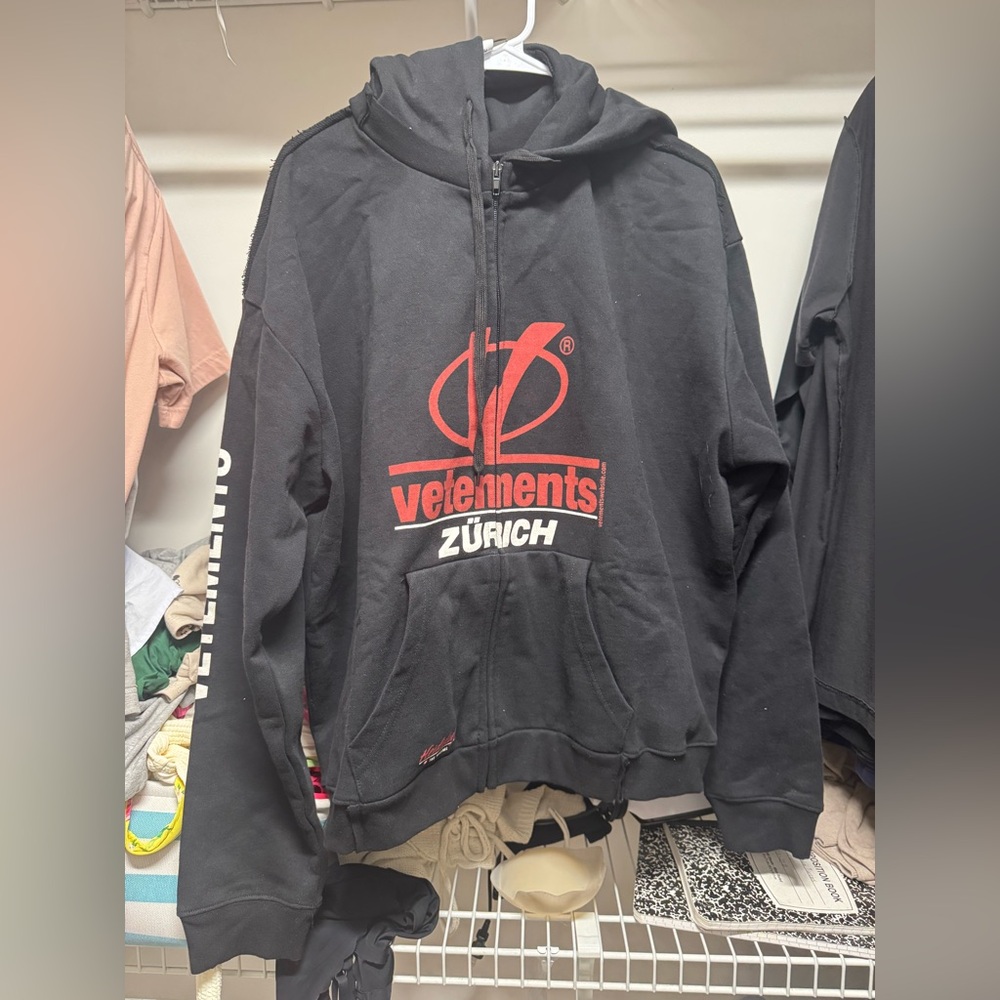 Vetements SS18 Zurich zip up